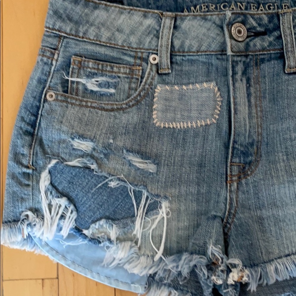 American Eagle Jean Shorts Patches Rips Size 4 - Picture 2 of 3